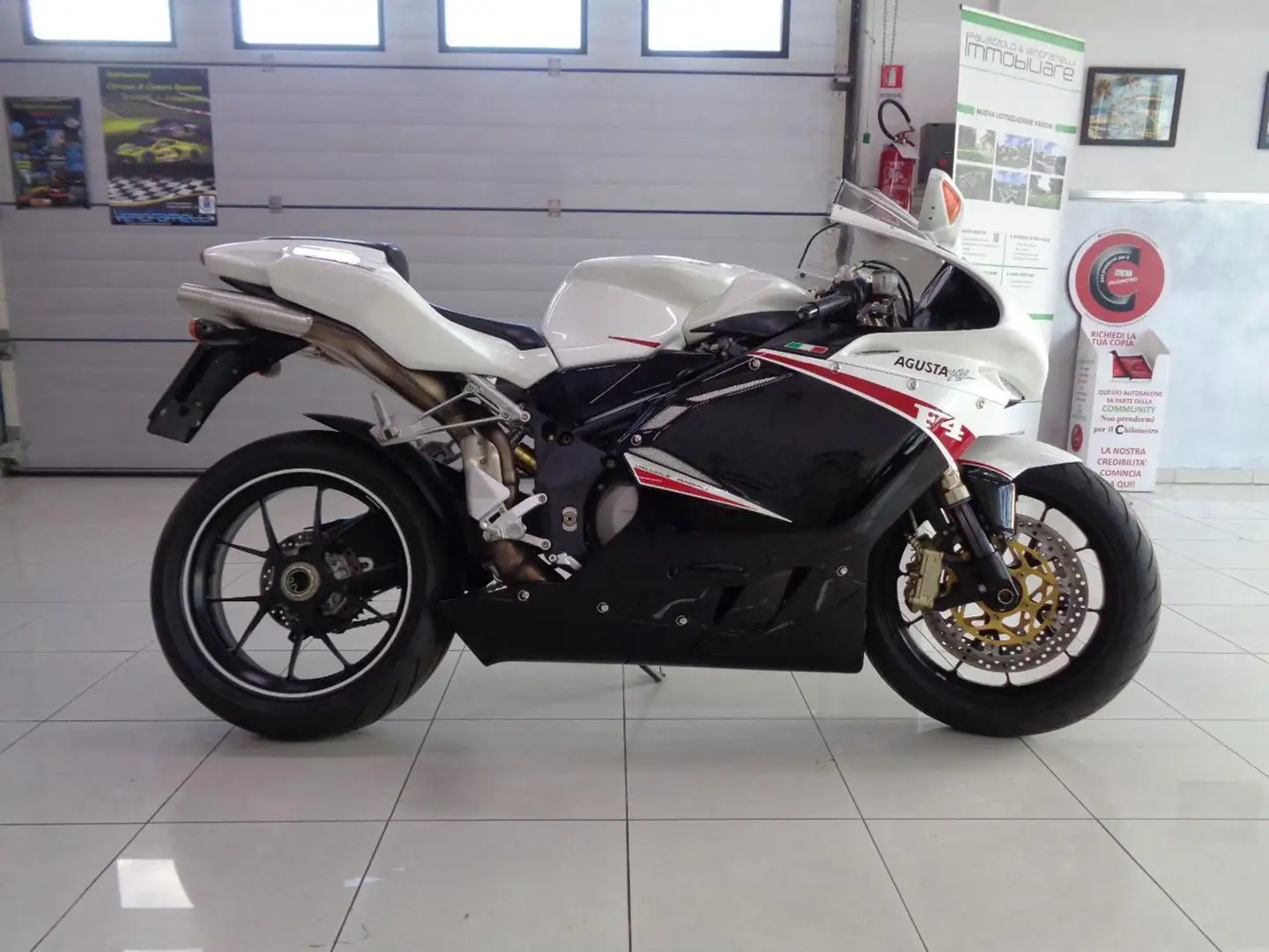 MV Agusta F4 1000 F4 1000 RR R312 Wit - 1