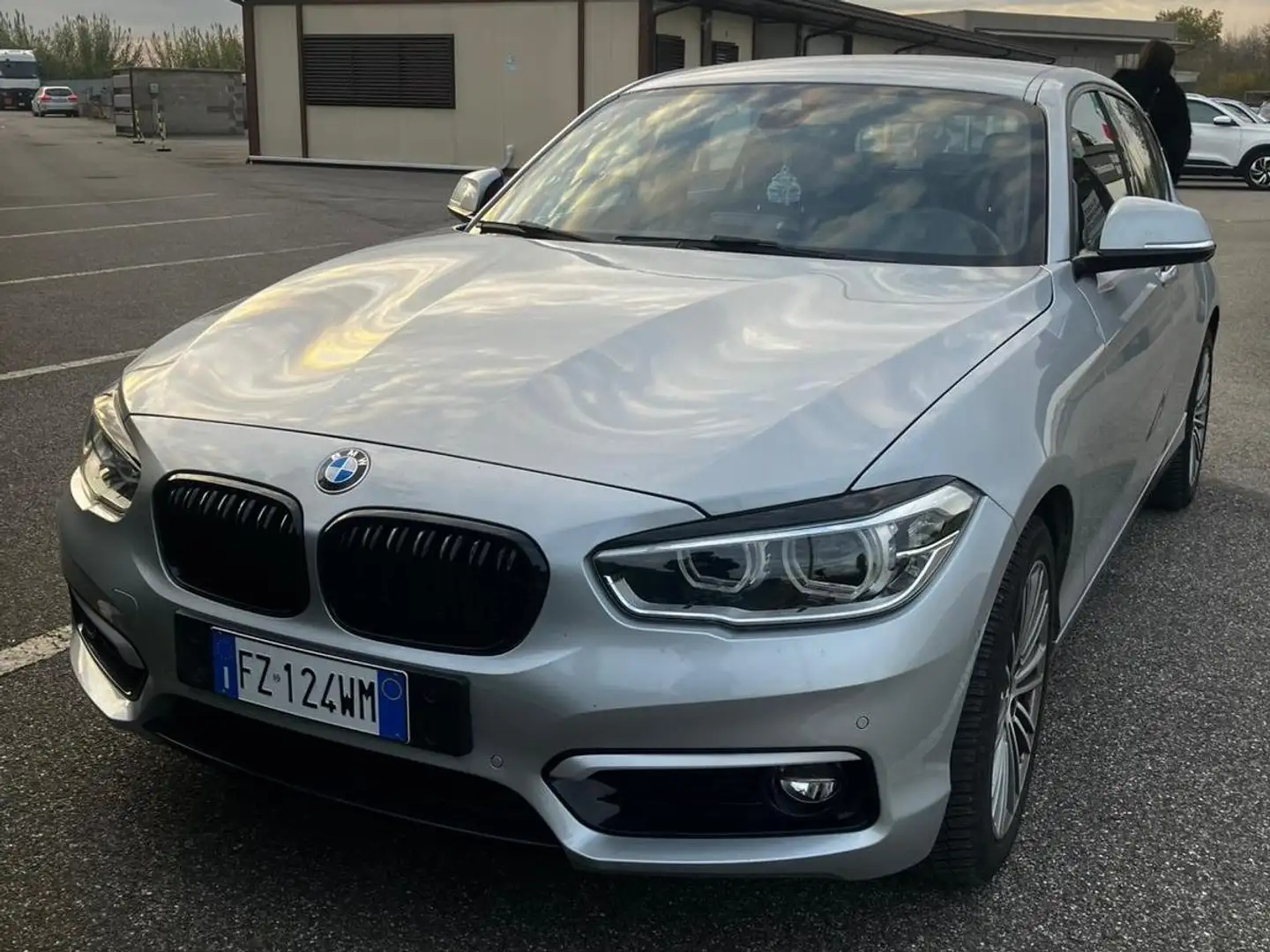 BMW 116 116d Urban 5p auto Grigio - 1