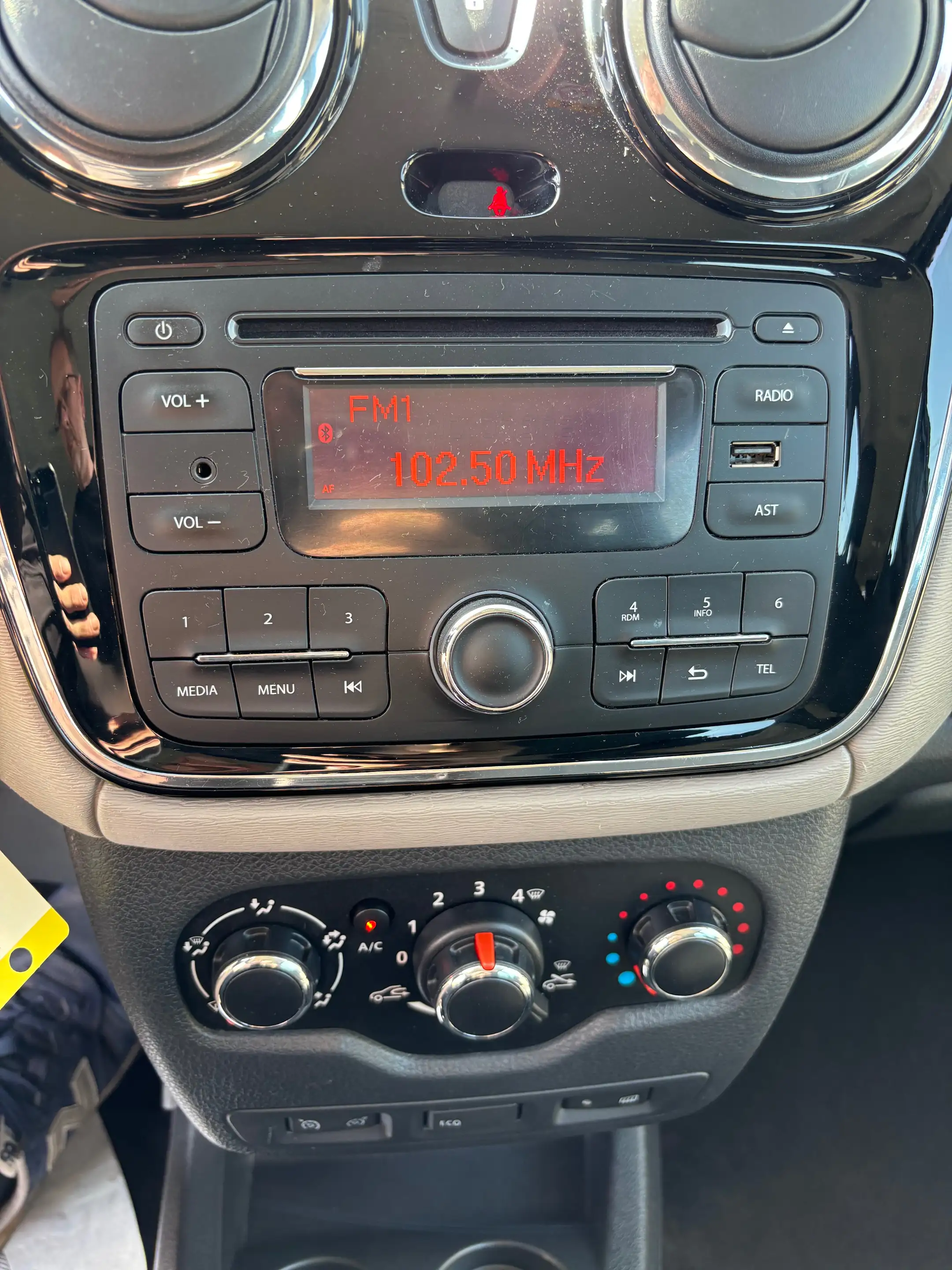 Dacia Lodgy Lodgy 1.6i  *****7 PLACES***** — photo 15
