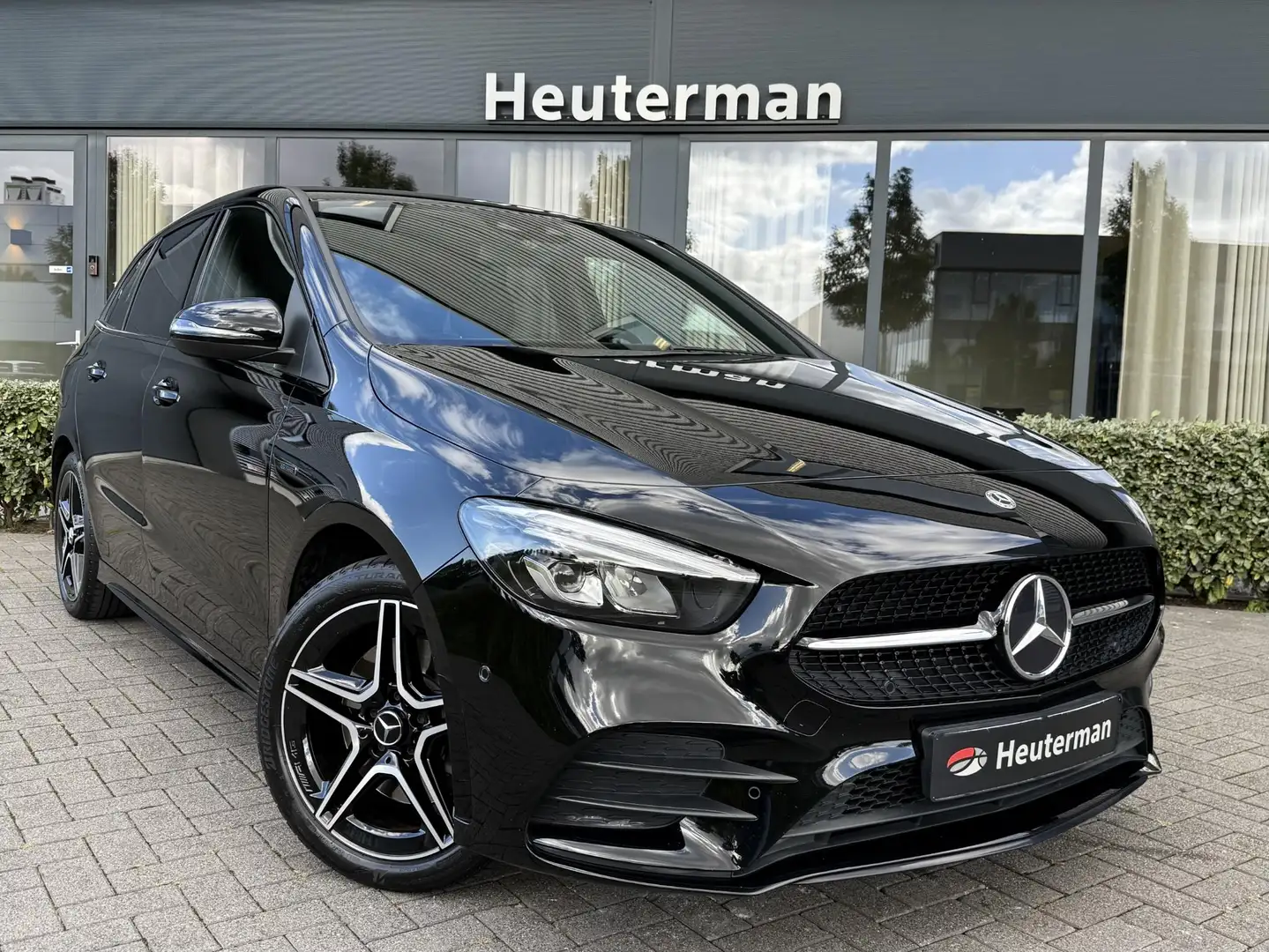 Mercedes-Benz B 250 250e Plug in Hybrid/ AMG/ Night/ Trekhaak/ Sfeerv. Noir - 1