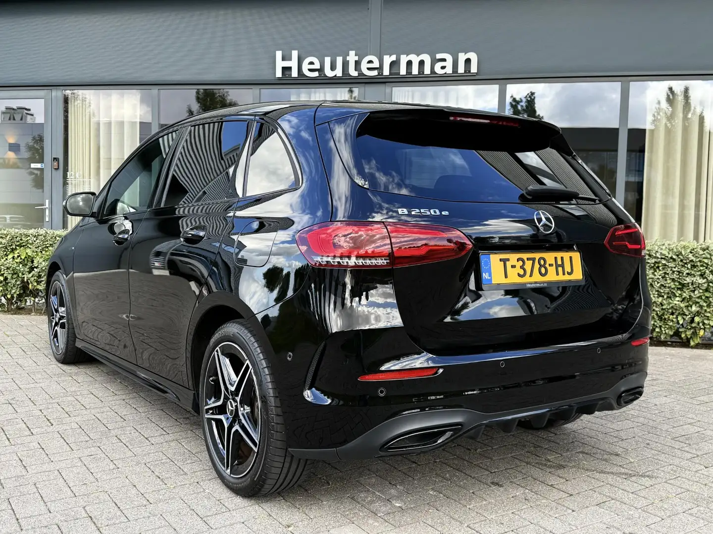 Mercedes-Benz B 250 250e Plug in Hybrid/ AMG/ Night/ Trekhaak/ Sfeerv. Noir - 2