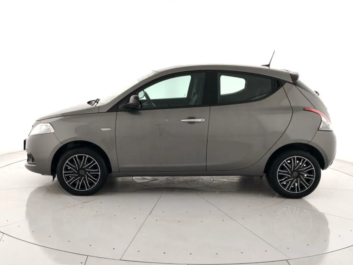 Lancia Ypsilon 1.0 firefly hybrid Silver Plus s&s 70cv Grigio - 2