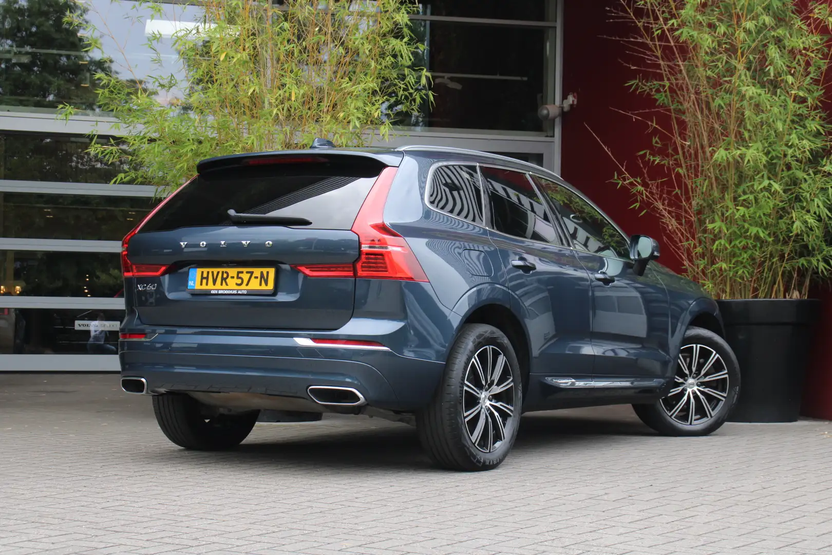 Volvo XC60 2.0 T8 Twin Engine AWD Inscription | Trekhaak | 36 Blauw - 2
