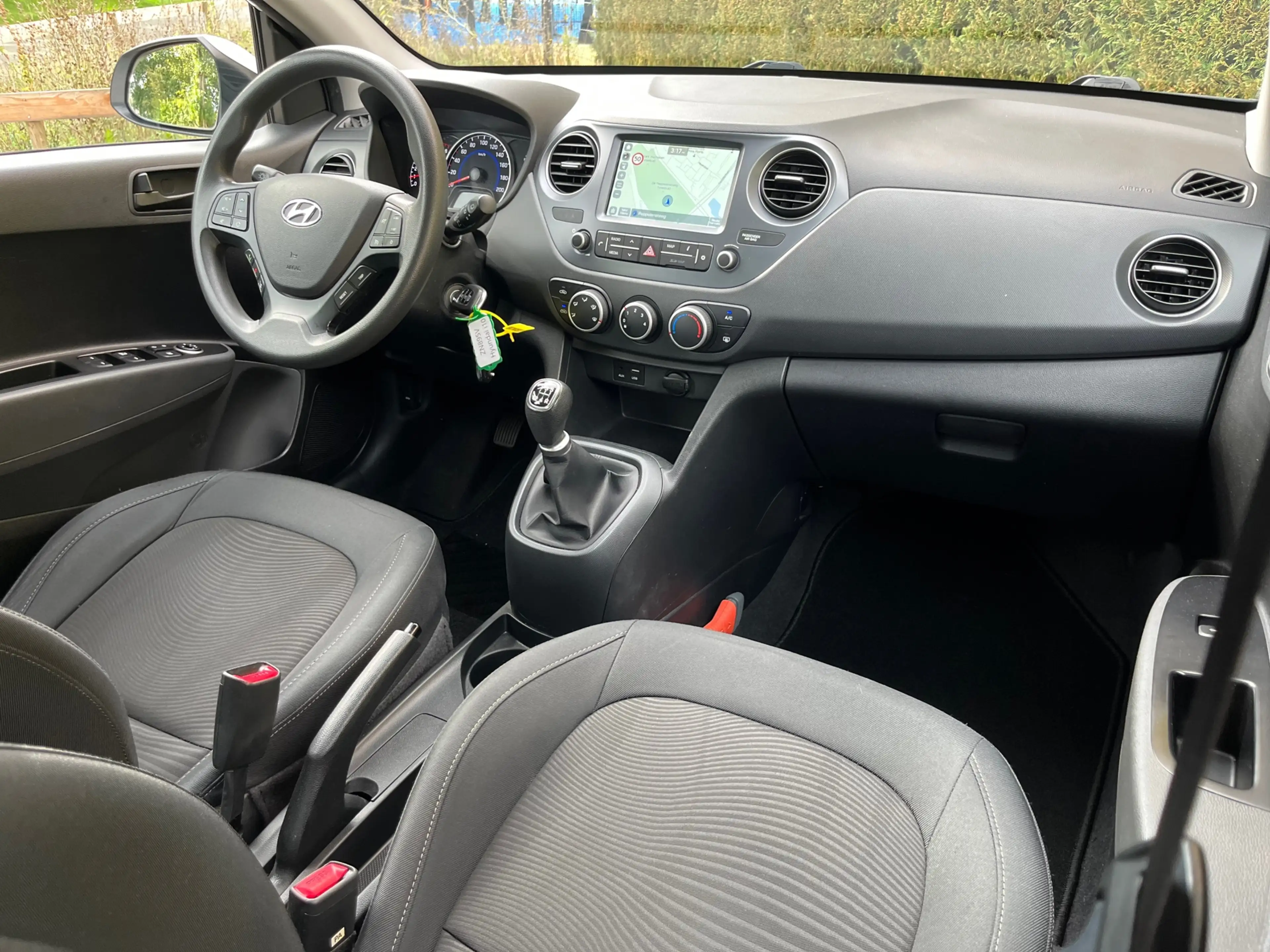 Hyundai i10 1.0i Comfort, Apple carplay, cruise, pdc, navi , e — photo 8