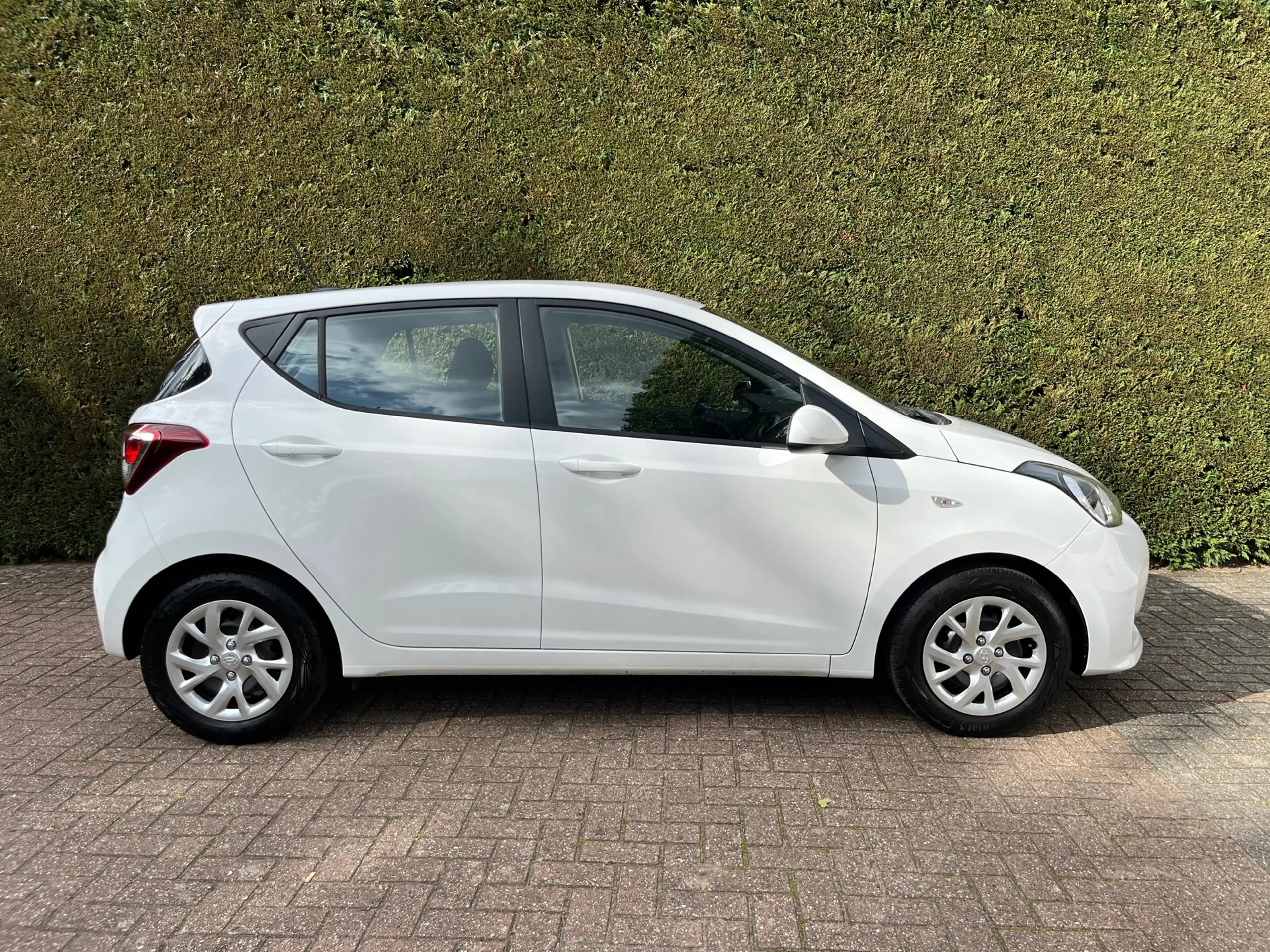 Hyundai i10 1.0i Comfort, Apple carplay, cruise, pdc, navi , e — photo 4