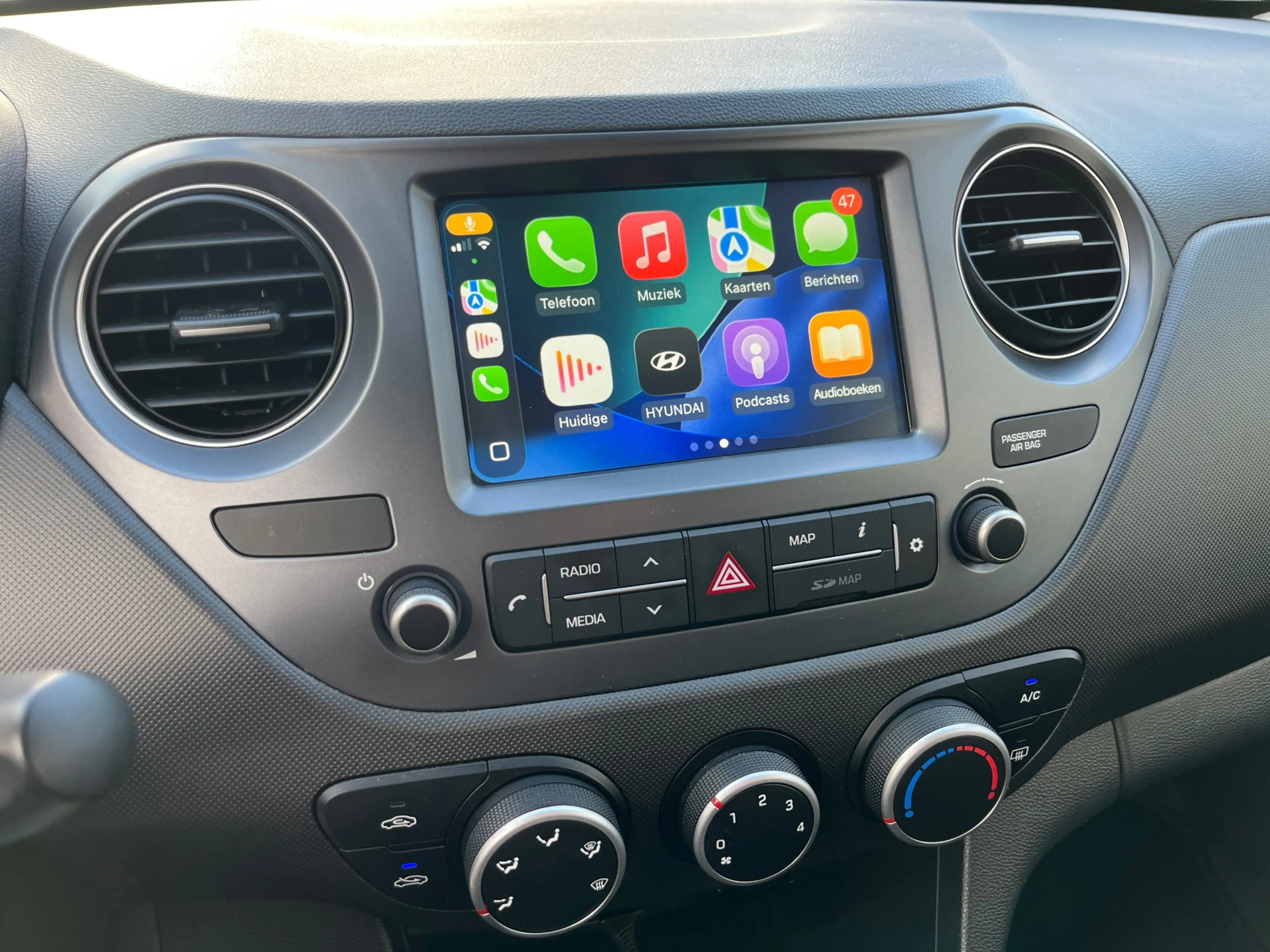 Hyundai i10 1.0i Comfort, Apple carplay, cruise, pdc, navi , e — photo 9
