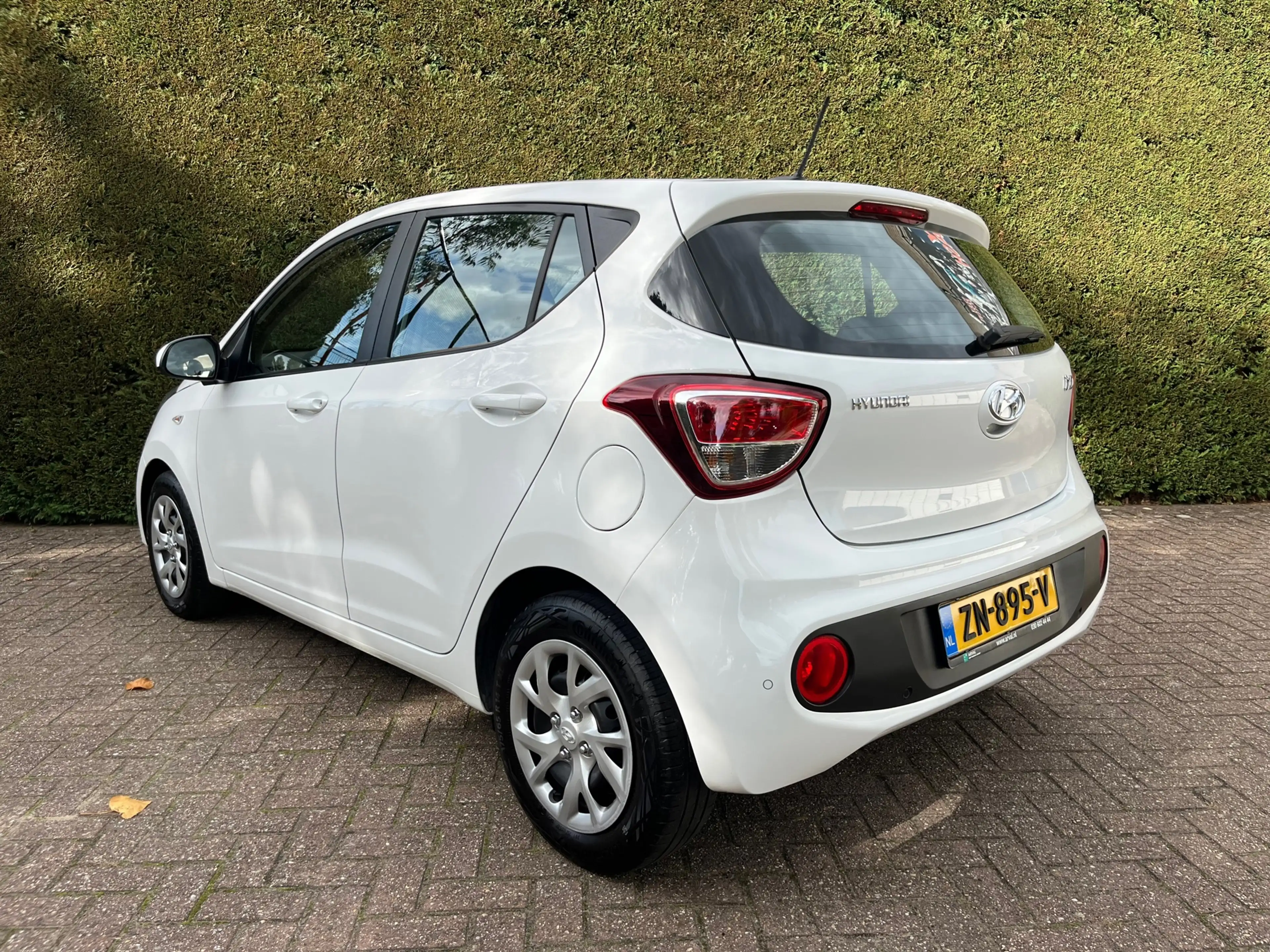 Hyundai i10 1.0i Comfort, Apple carplay, cruise, pdc, navi , e — photo 3