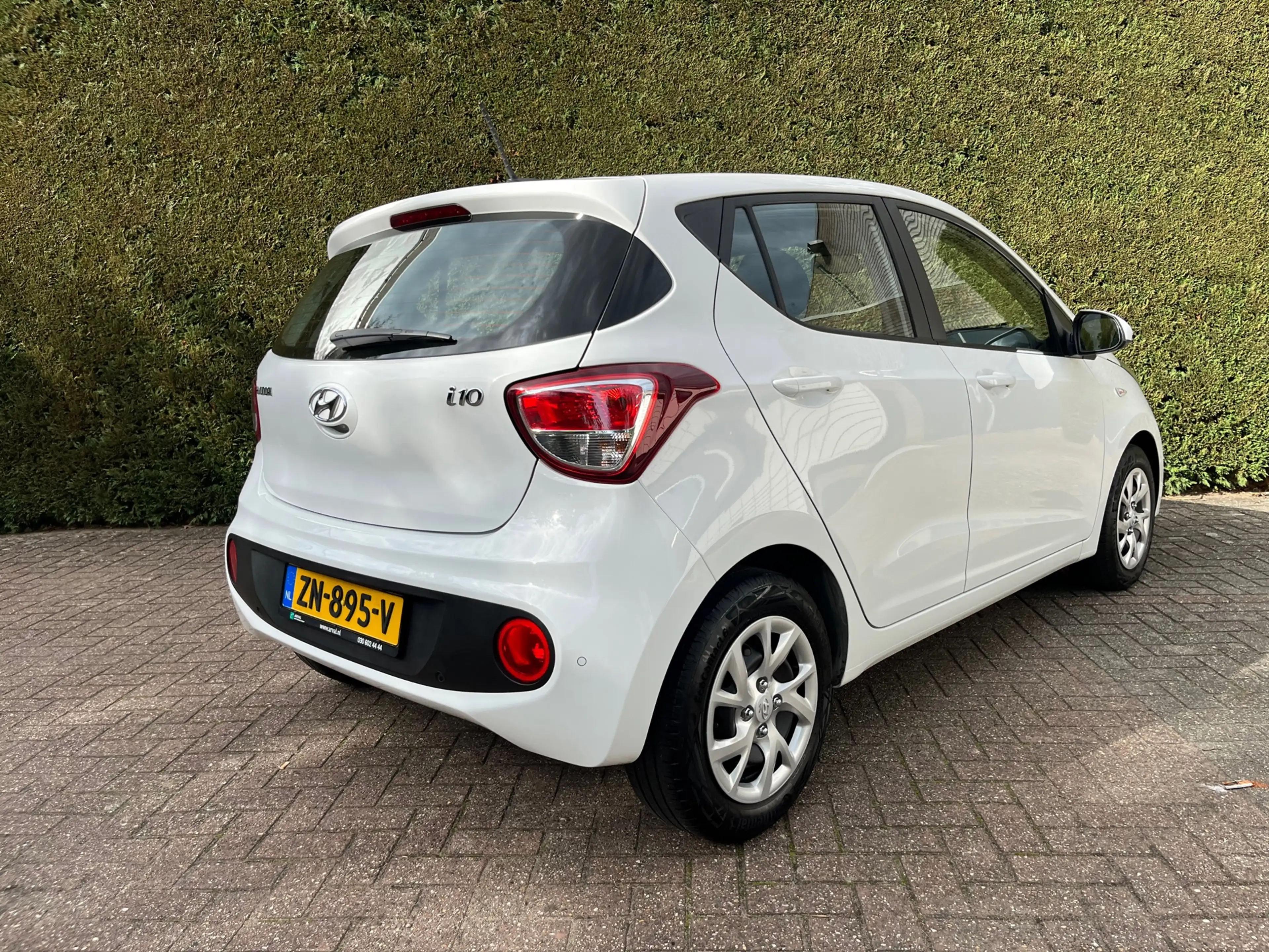 Hyundai i10 1.0i Comfort, Apple carplay, cruise, pdc, navi , e — photo 7