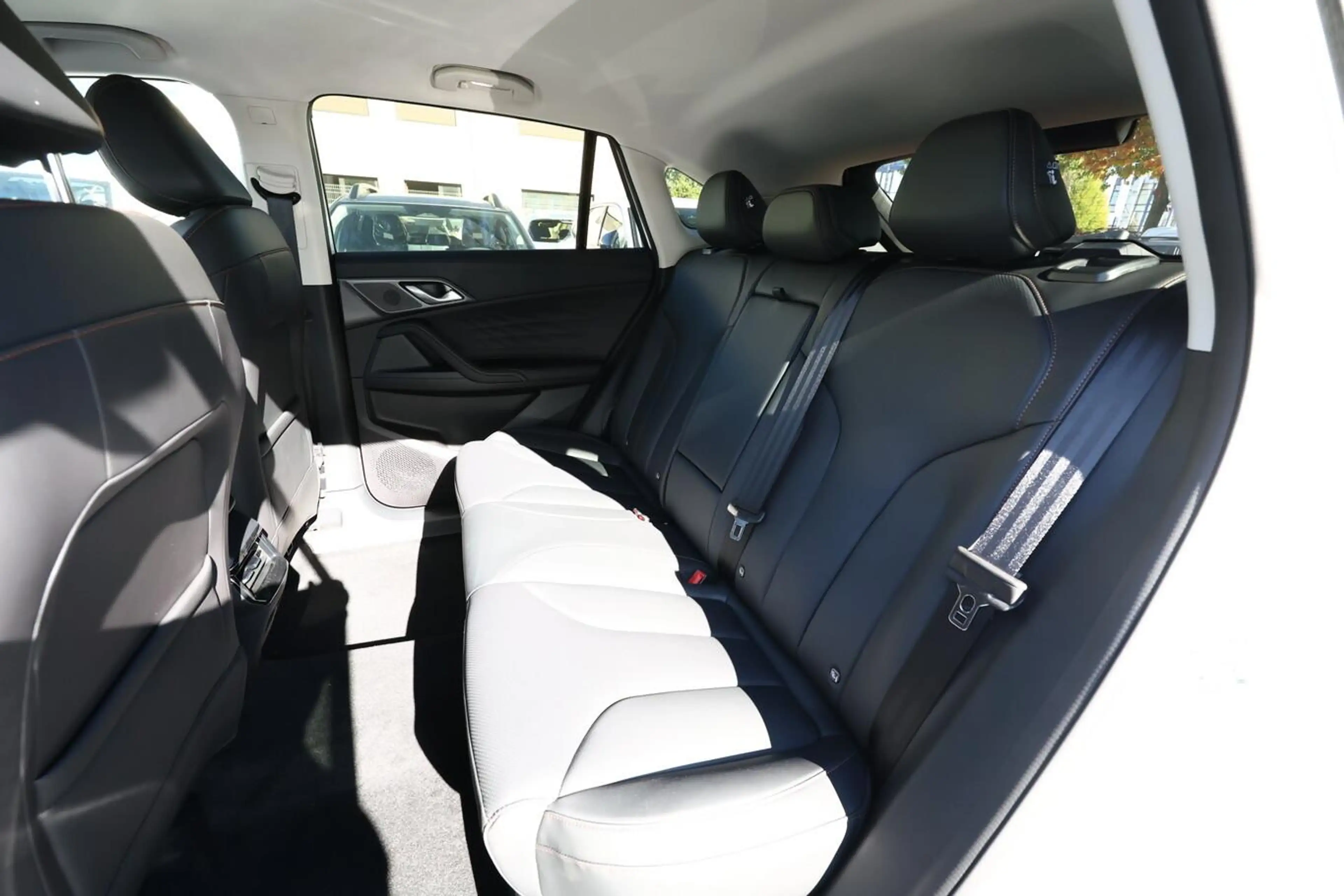 MG HS Luxury HEV+ ACC 360Kam SHZ eHK TotW KeyL 19Z 16... — photo 10