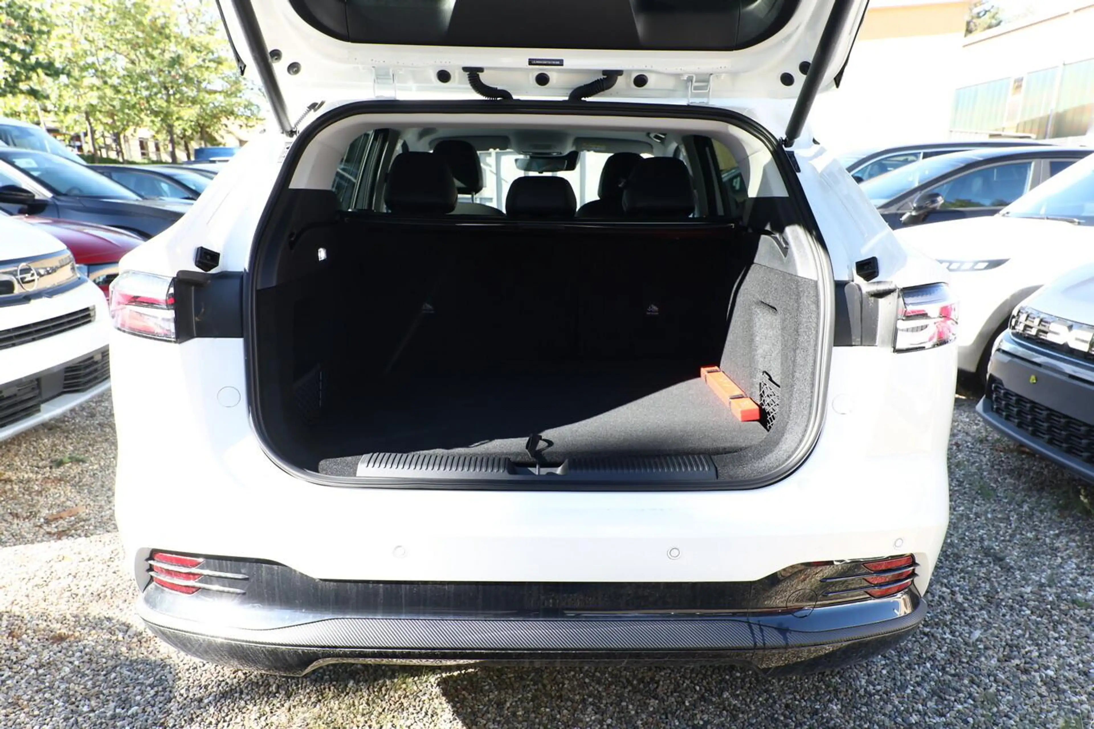 MG HS Luxury HEV+ ACC 360Kam SHZ eHK TotW KeyL 19Z 16... — photo 11