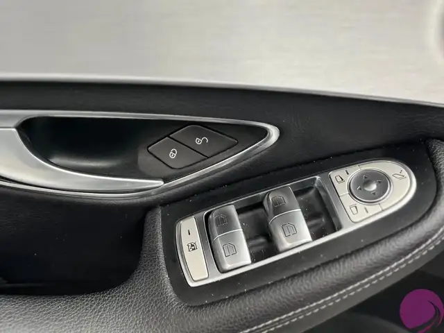 Mercedes-Benz C-Class view 11