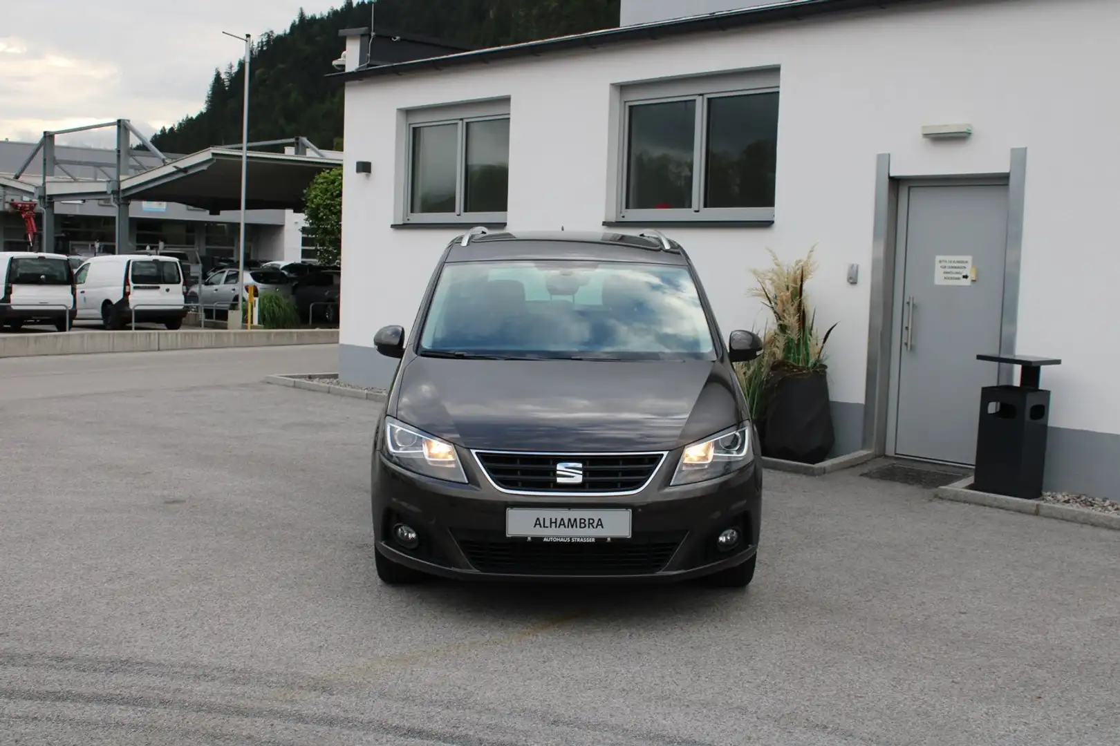 SEAT Alhambra Executive Plus TDI 4Drive Braun - 2