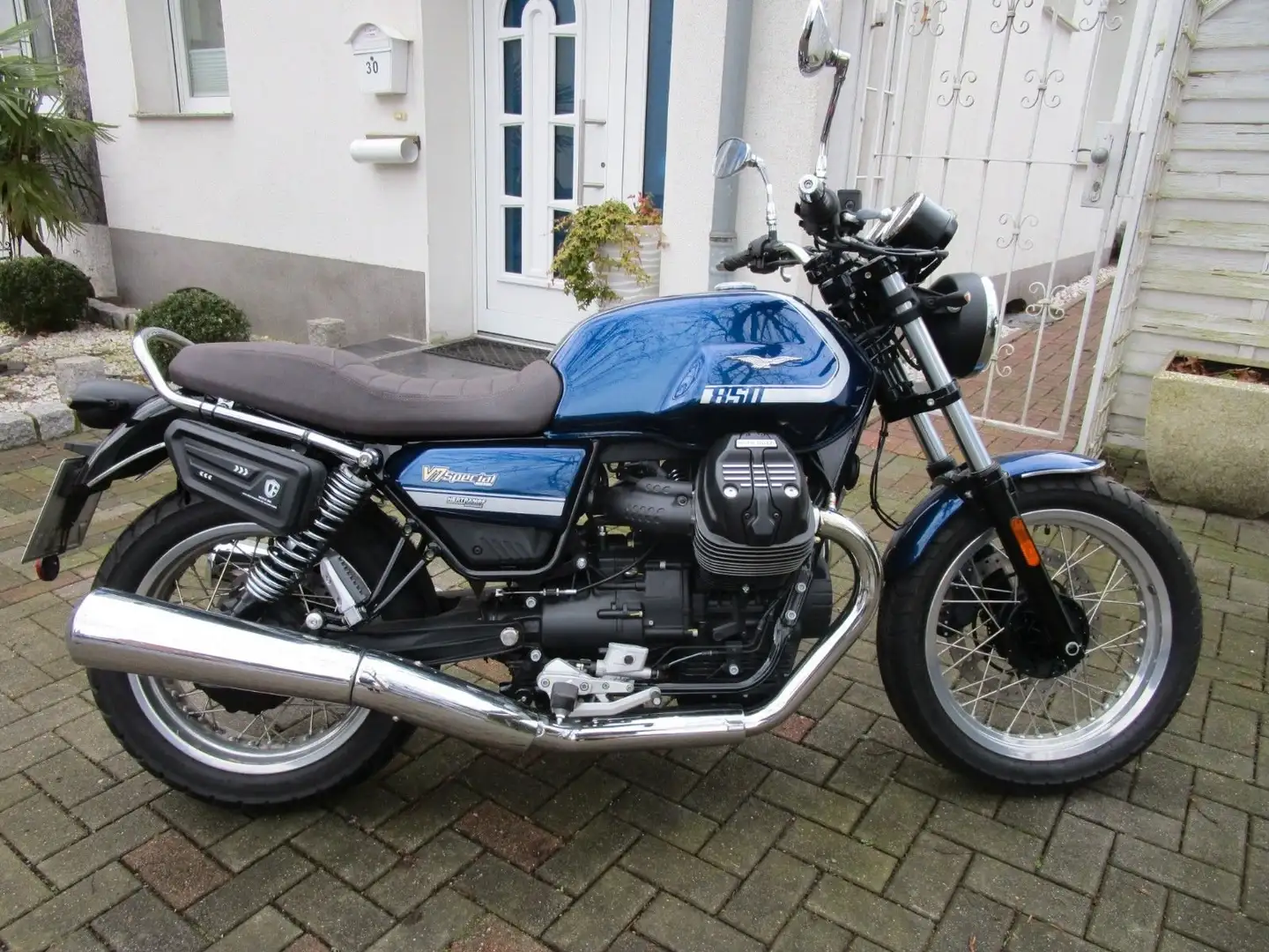 Moto Guzzi V 7 Albastru - 1