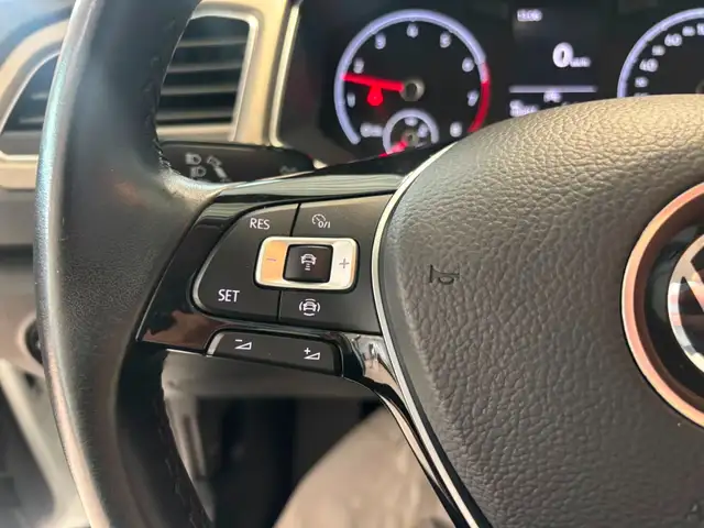 Volkswagen T-Roc view 14