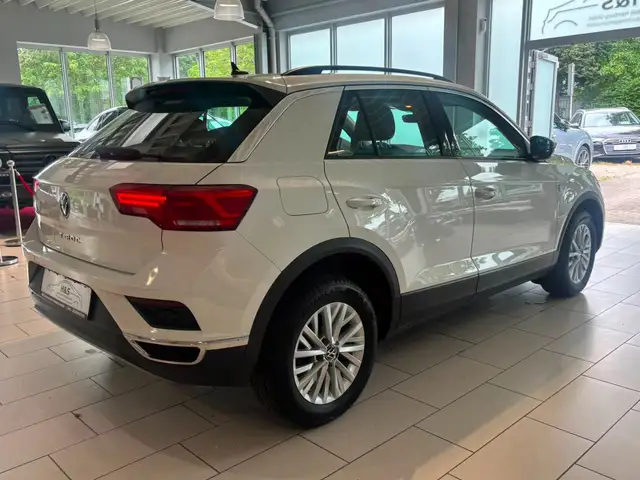 Volkswagen T-Roc view 7