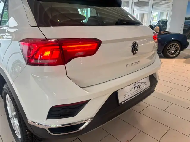 Volkswagen T-Roc view 4