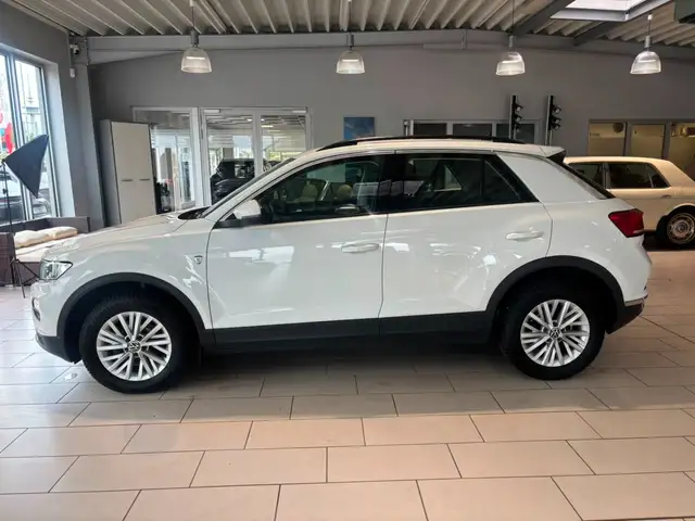 Volkswagen T-Roc view 2