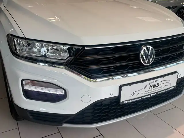 Volkswagen T-Roc view 9