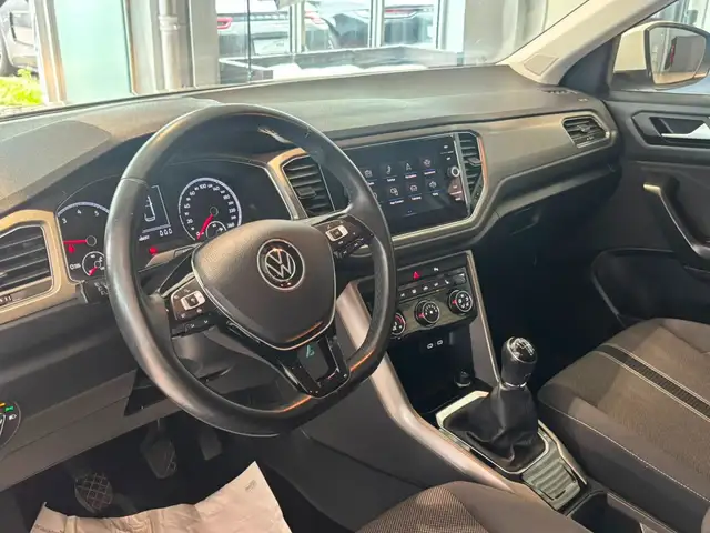 Volkswagen T-Roc view 12