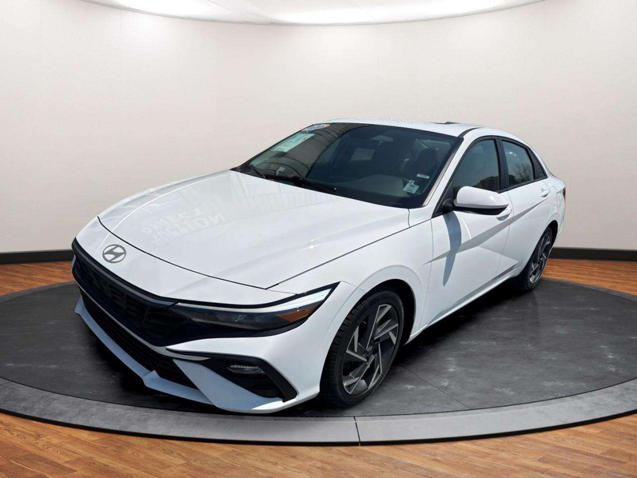 2025 Hyundai Elantra Preferred w/Tech Package SUNROOF! BACK UP CAMERA!