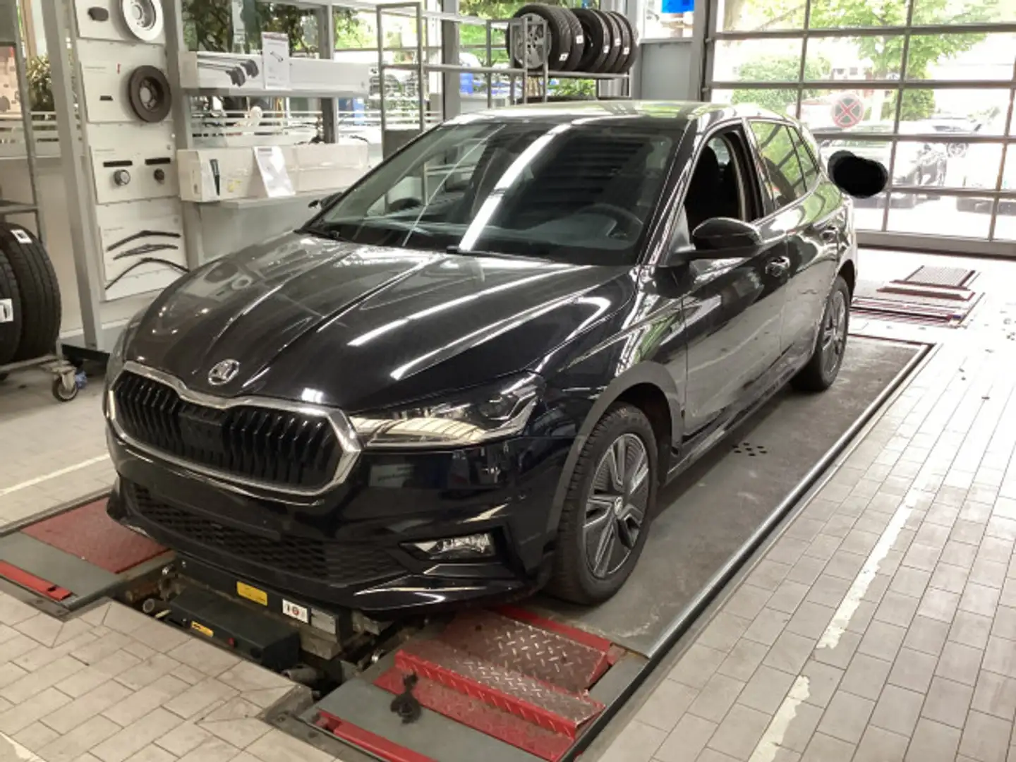 Skoda Fabia Drive 1.0 TSI DSG CarPlay Panoramadach PDC Schwarz - 2