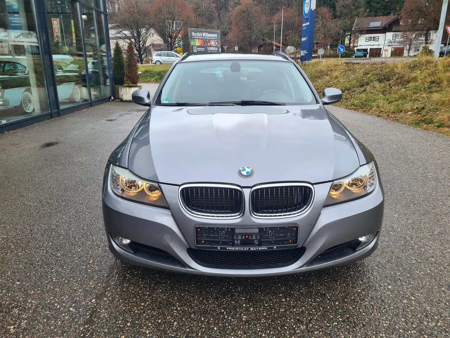BMW 318 i Touring Pano Comfort 8-fach Grau - 2