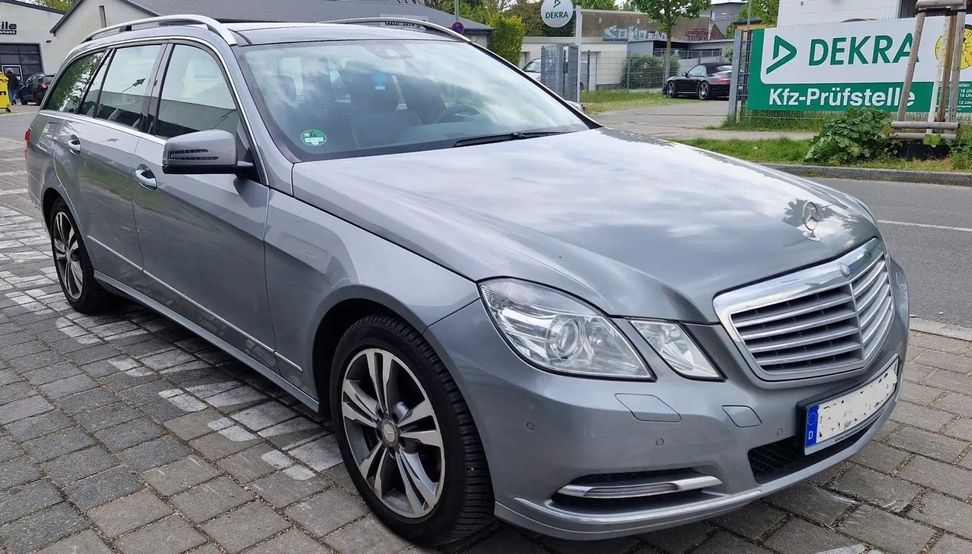 Mercedes-Benz E 200 E 200 T 7G-TRONIC Elegance 15.000€ netto srebrna - 1
