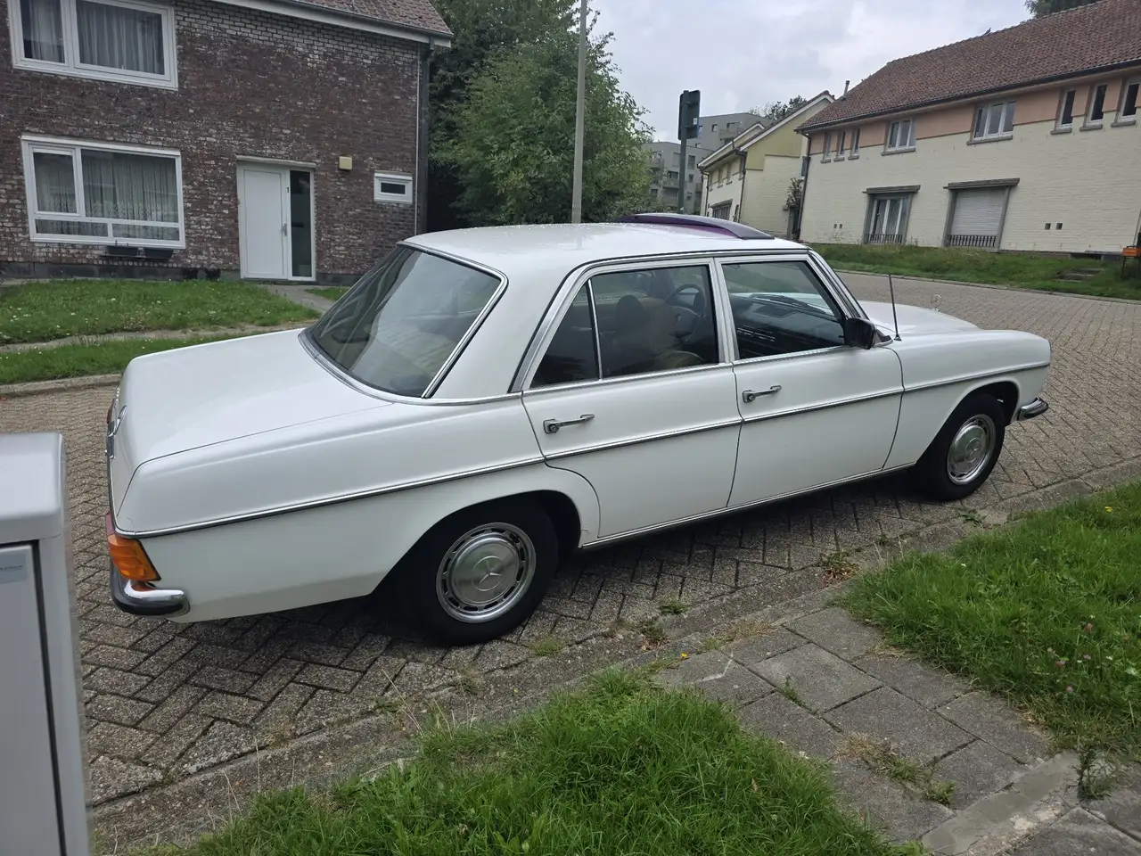 Mercedes-Benz 230, foto 3