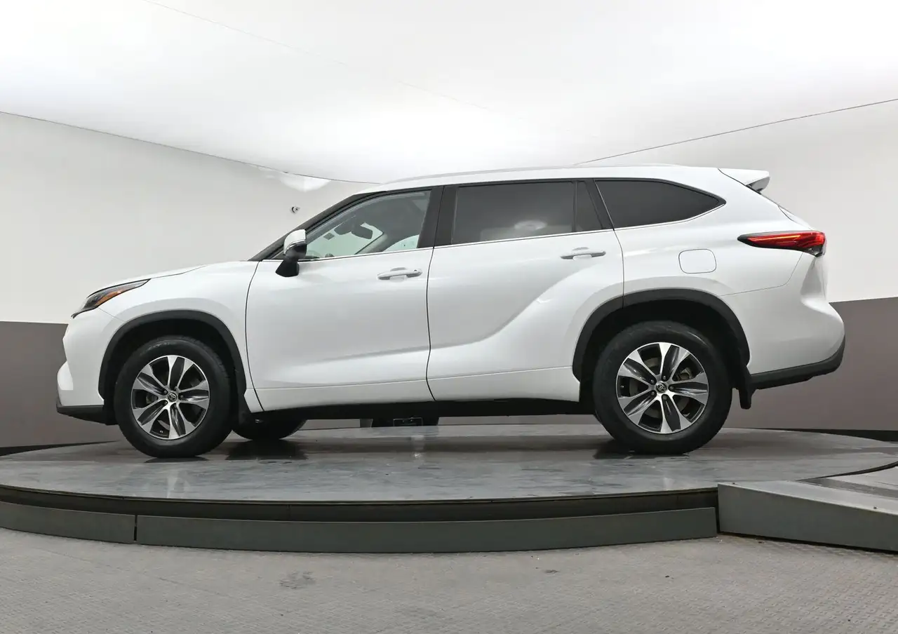 Toyota Highlander снимка Toyota Highlander