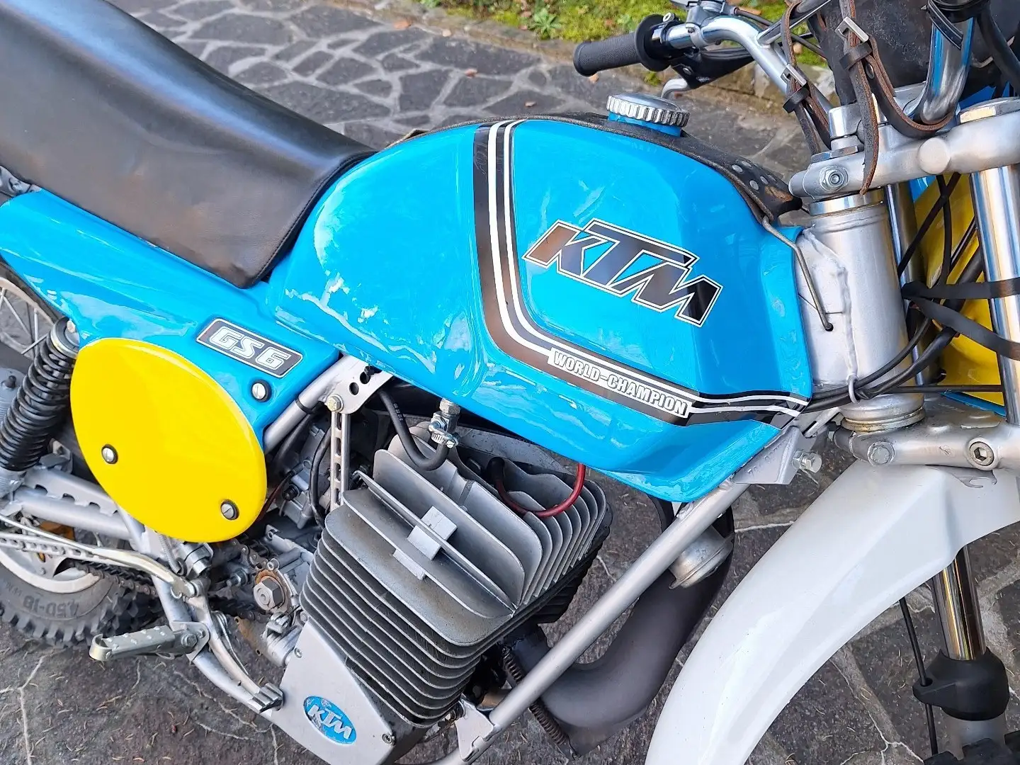 KTM 250 GS Modrá - 1