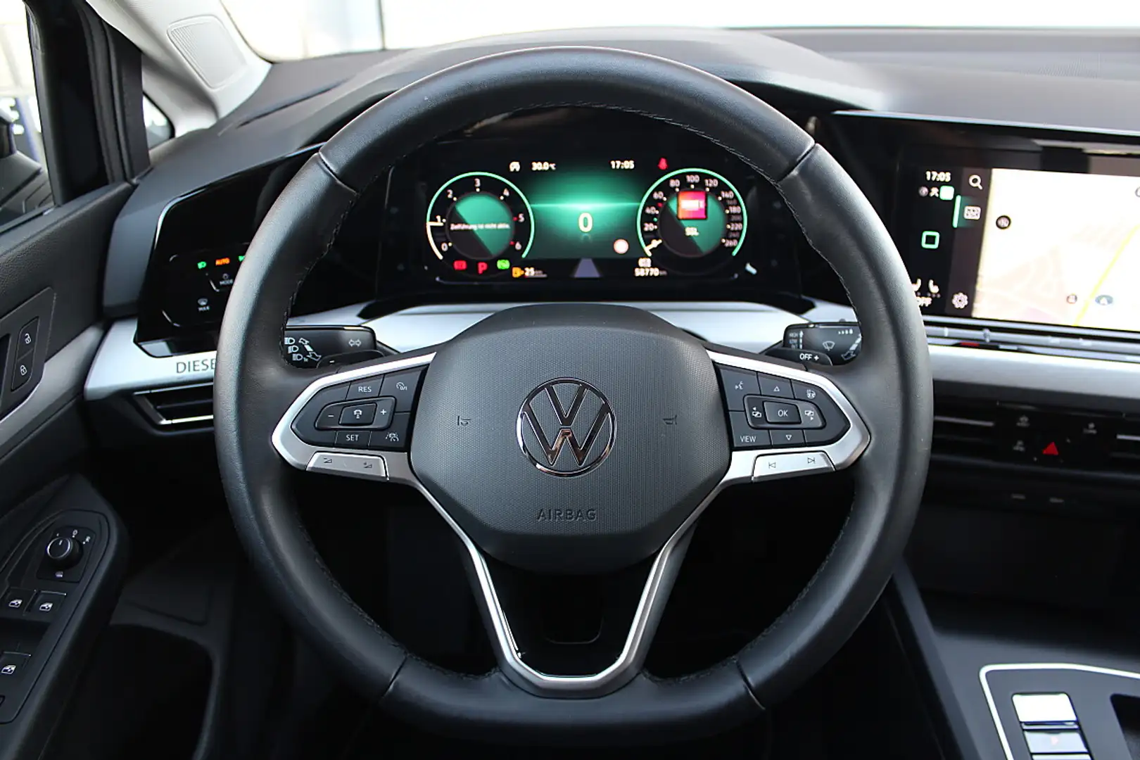 Volkswagen Golf 2,0TDI Life DSG LED ACC Navi Kamera Ambiente CA... Schwarz - 2