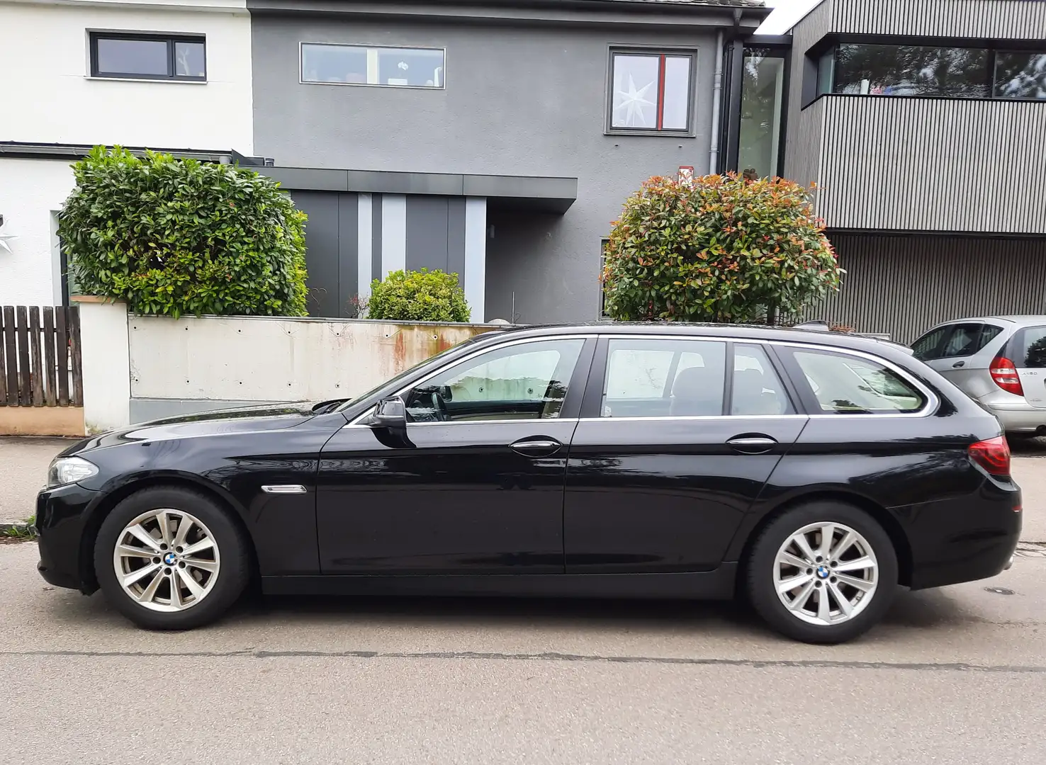 BMW 520 520d Head-up Leder Nav. Prof. Luxury Line Schwarz - 2