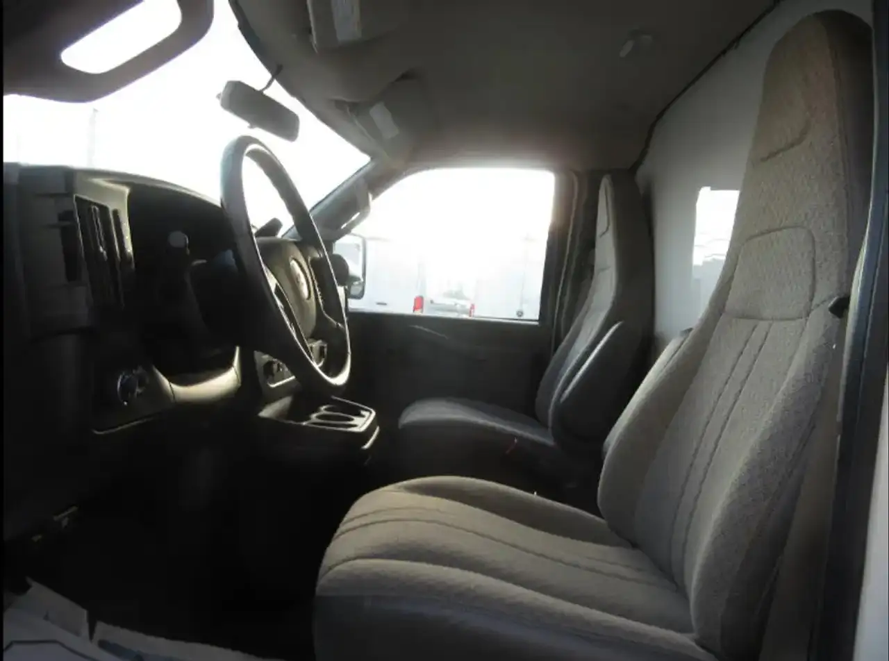 GMC Savana photo GMC Savana