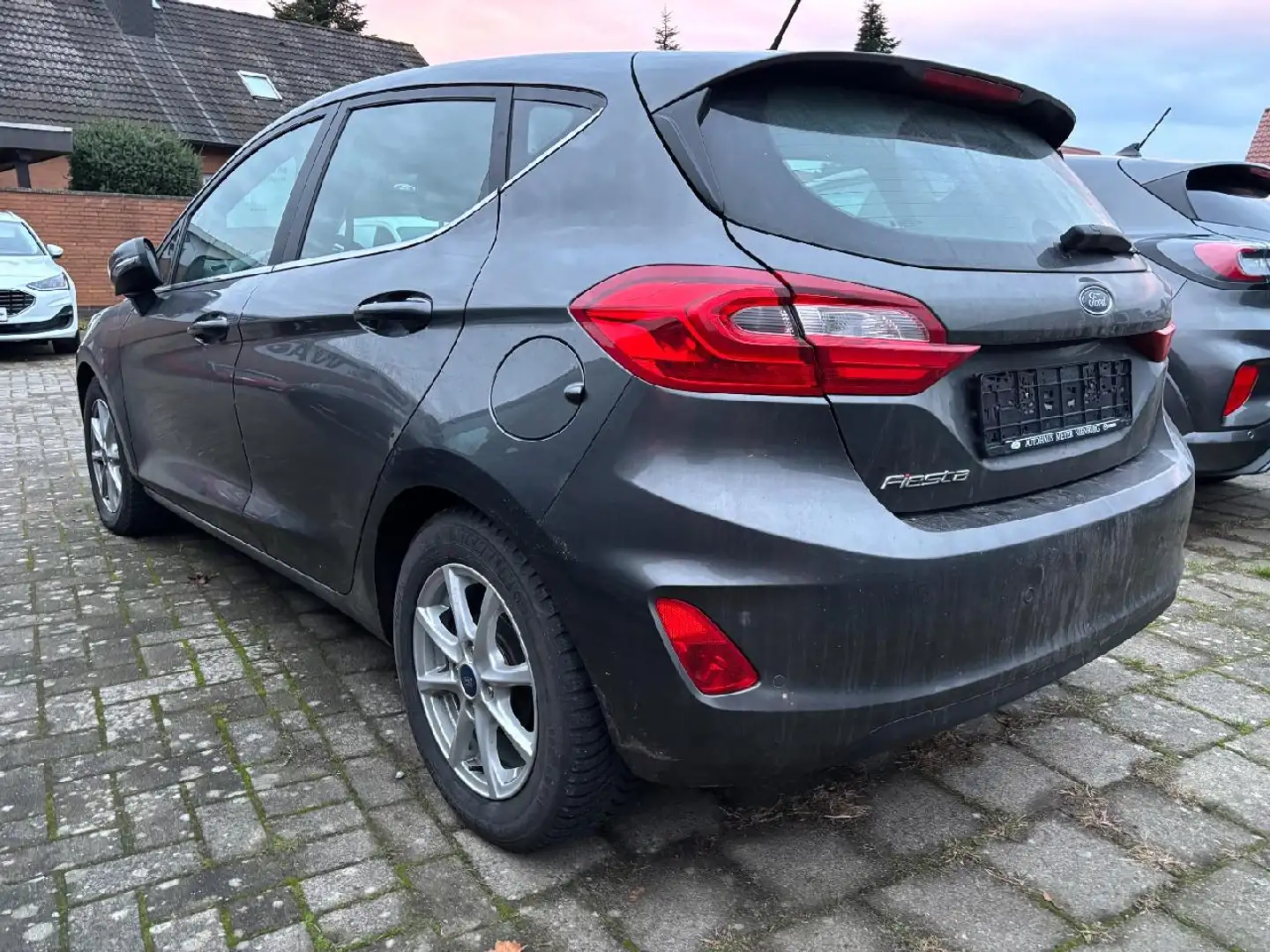 Ford Fiesta Titanium Grau - 2