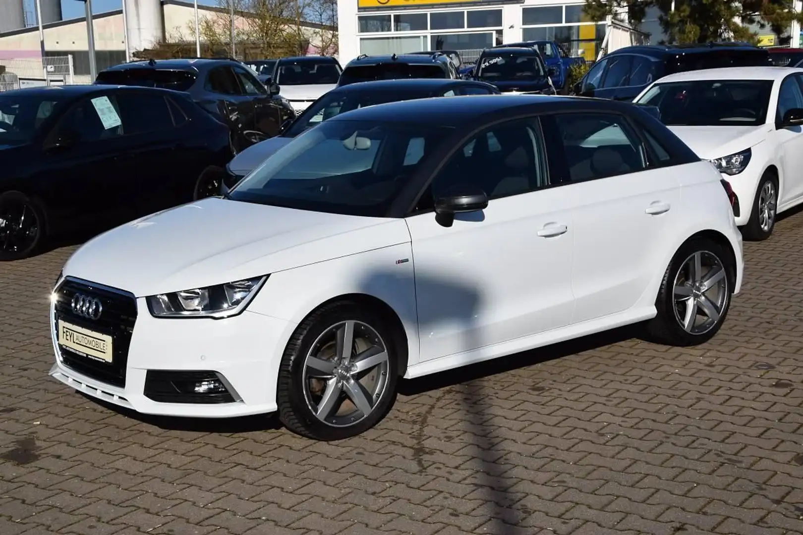 Audi A1 Sportback 1.0 TFSI 5-trg. S-Line Weiß - 2