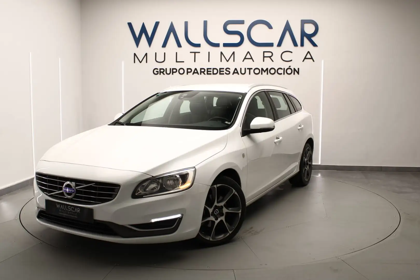 Volvo V60 D3 Kinetic Aut. Blanco - 2
