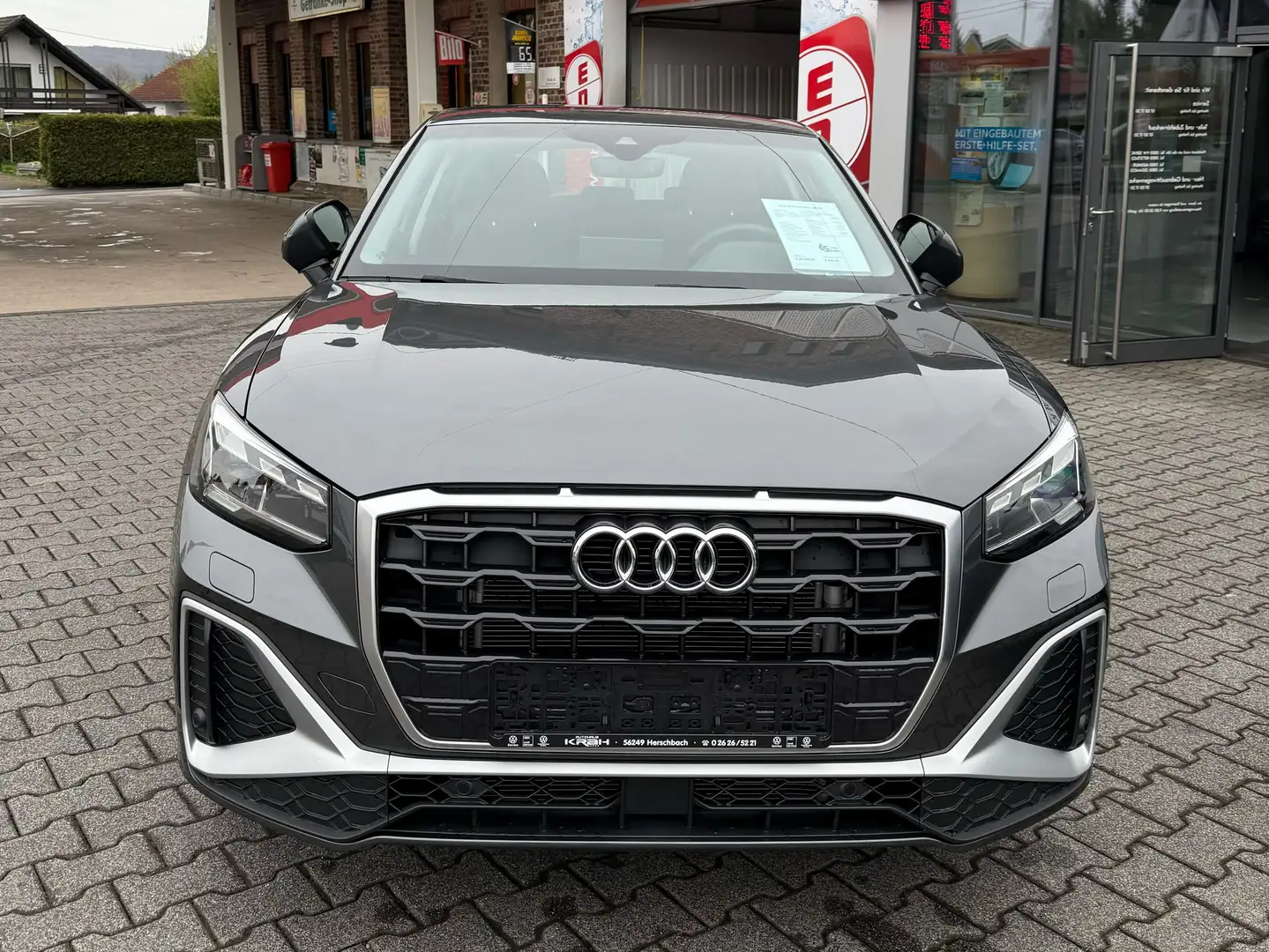 Audi Q2 S line Grau - 2