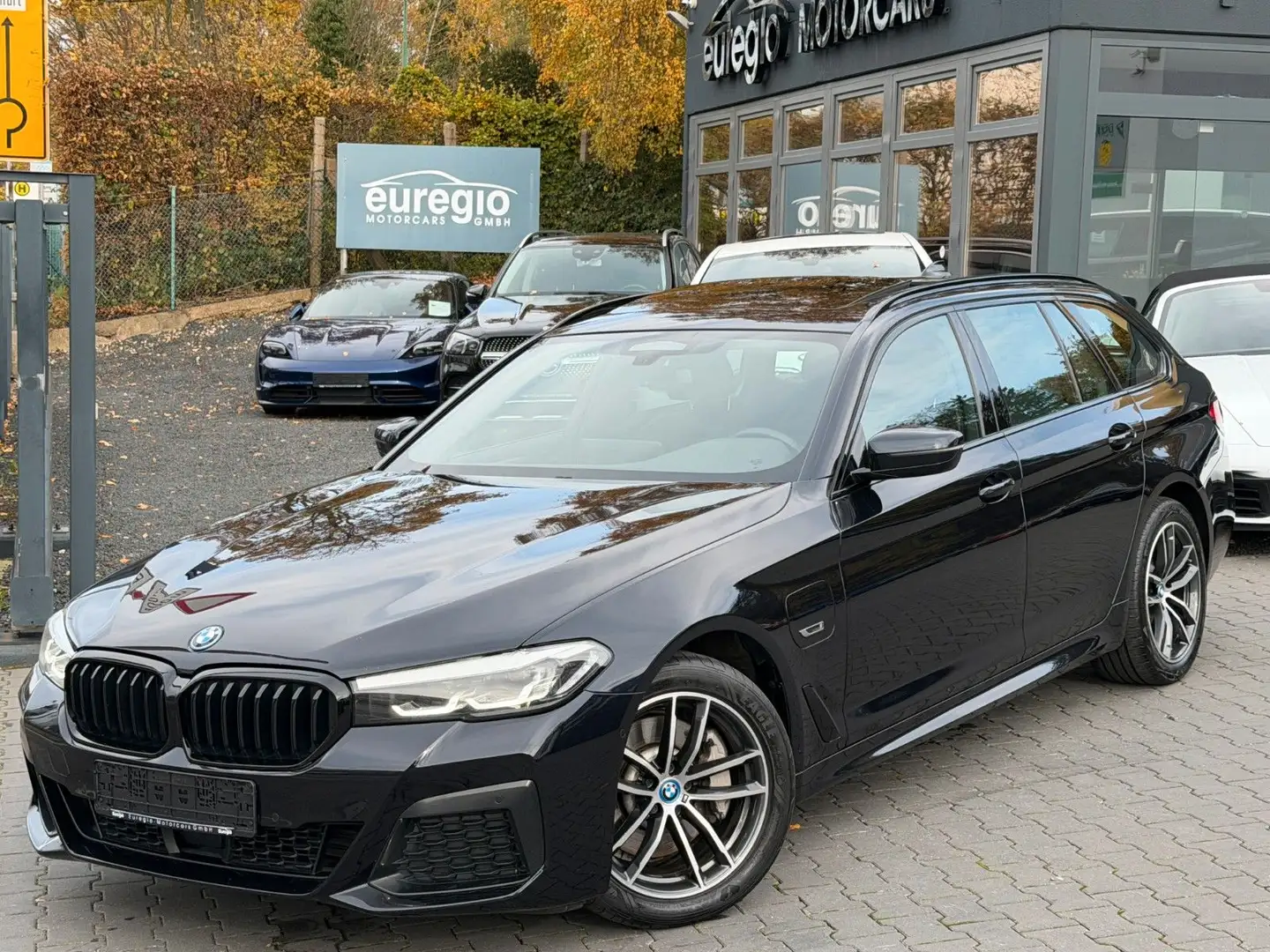 BMW 530 e xDrive Aut. - 1 Hand -LED-M Sportpaket /// Noir - 2