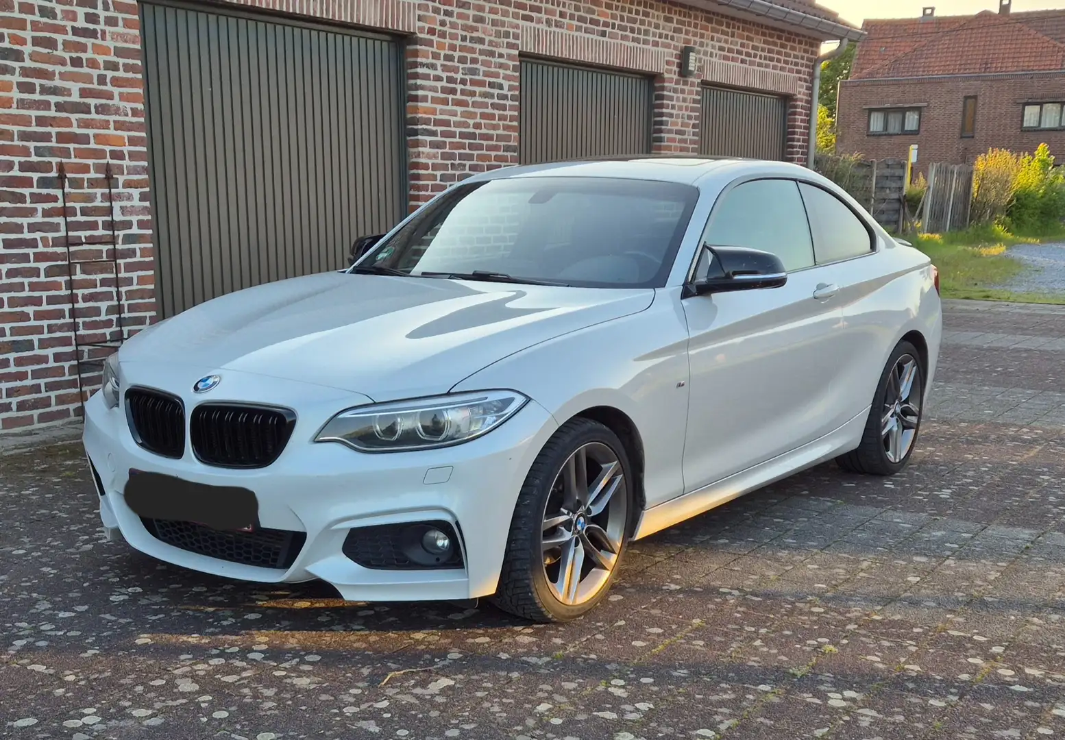 BMW 218 218d Coupe direct beschikbaar gekeurd voor verkoop Blanc - 1