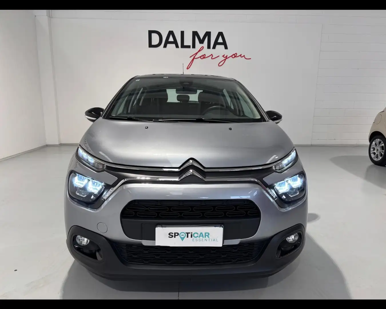 Citroen C3 1.2 PureTech Shine Grau - 2