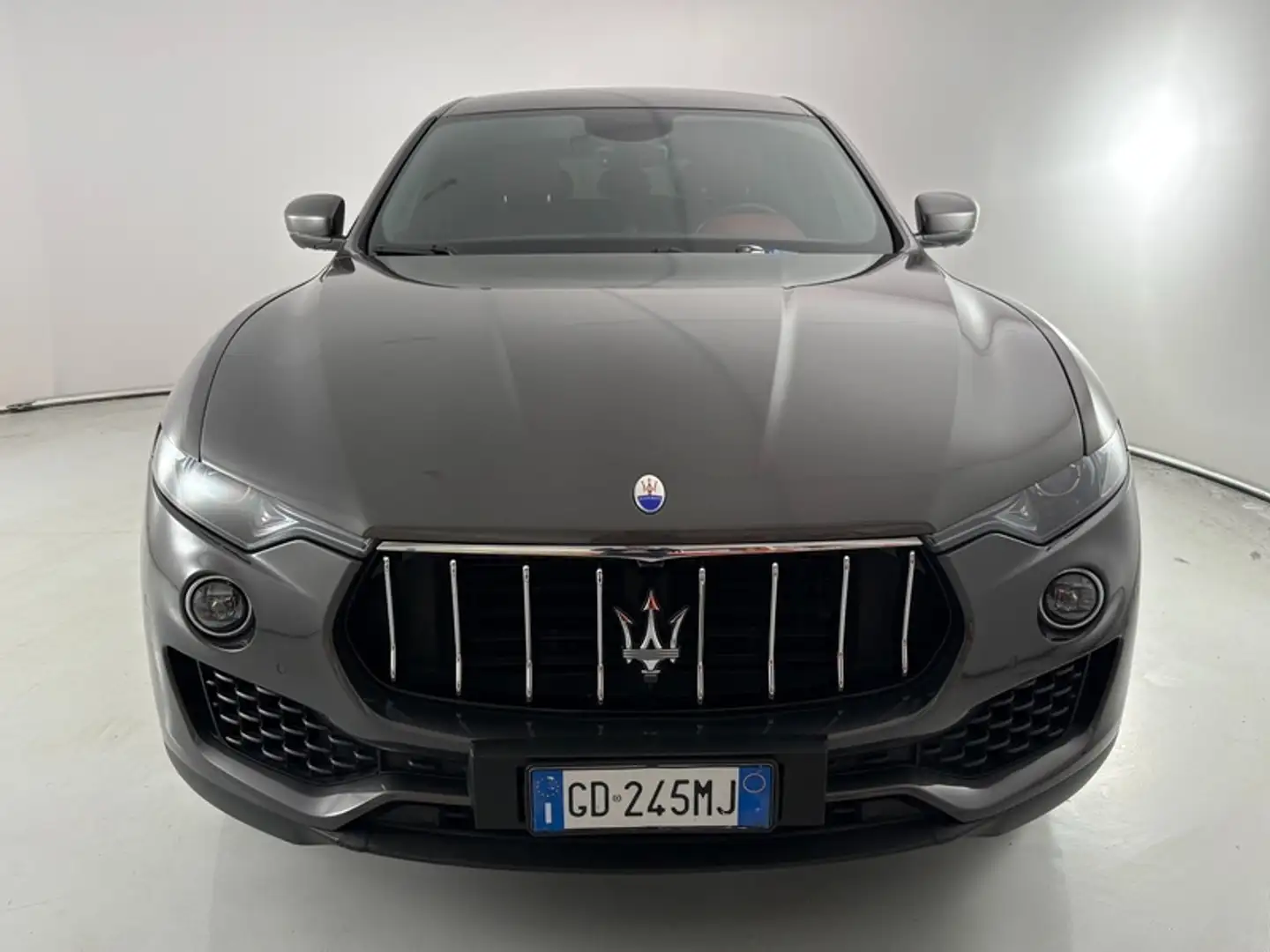 Maserati Levante 3.0  Gransport Gris - 2