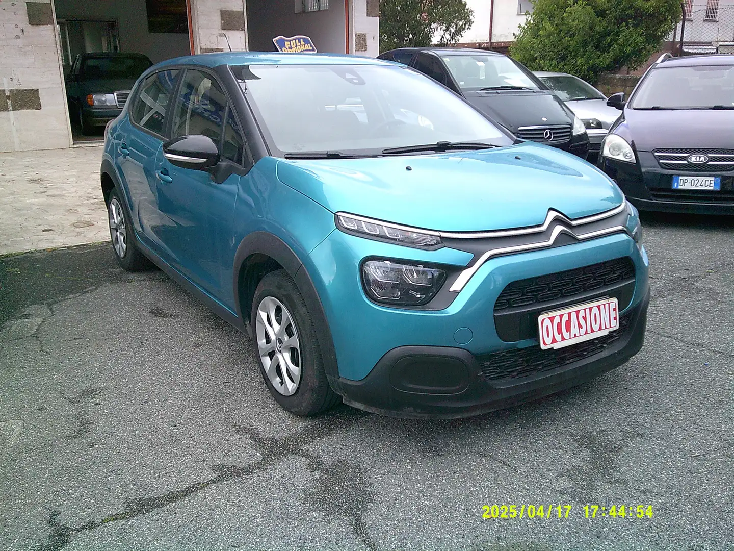 Citroen C3 C3 III 2017 1.2 puretech Shine s Grün - 2