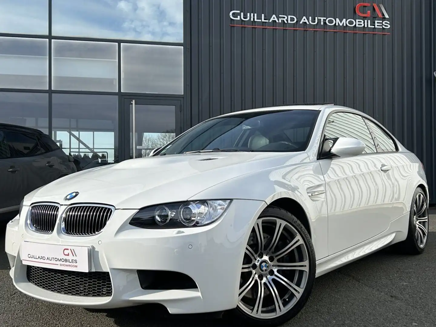 BMW 330 4.0 V8 420ch (E92) BVM6 Blanc - 1