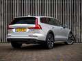 Volvo V60 Cross Country 2.0 B5 250pk AWD |BTW| ALLE OPTIES|Panorama|HUD|AL Grijs - thumbnail 2