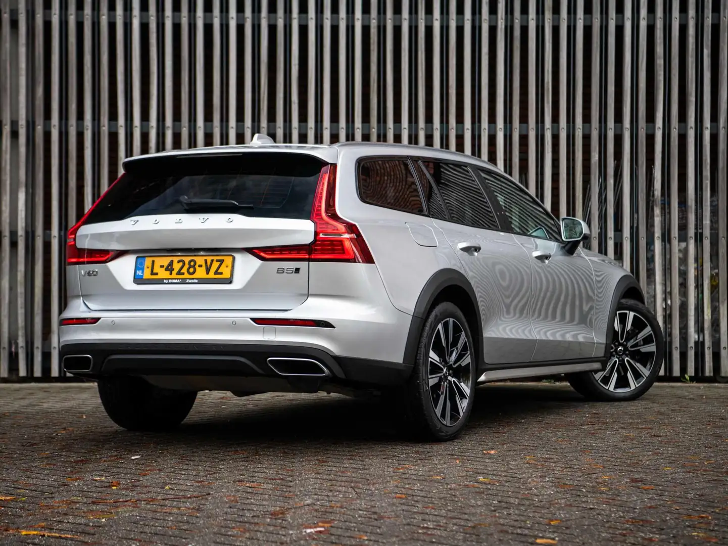 Volvo V60 Cross Country 2.0 B5 250pk AWD |BTW| ALLE OPTIES|Panorama|HUD|AL Gris - 2
