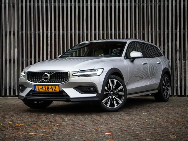 Volvo V60 Cross Country 2.0 B5 250pk AWD |BTW| ALLE OPTIES|Panorama|HUD|AL