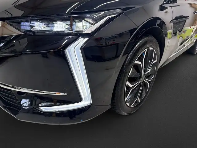 DS Automobiles DS 4 view 10