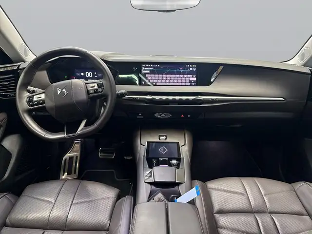 DS Automobiles DS 4 view 11