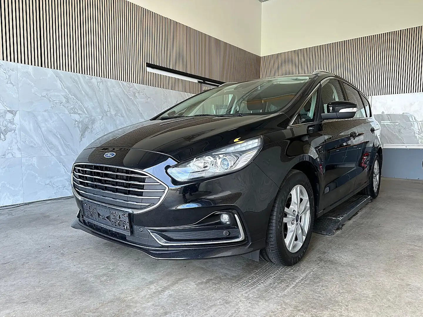Ford S-Max S-MAX Titanium 2.0 EcoBlue SCR Aut. 7 Sitze, Na... Schwarz - 1