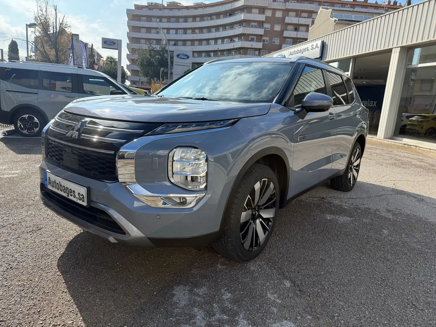 Mitsubishi Outlander PHEV Kaiteki 4WD Gris - 1
